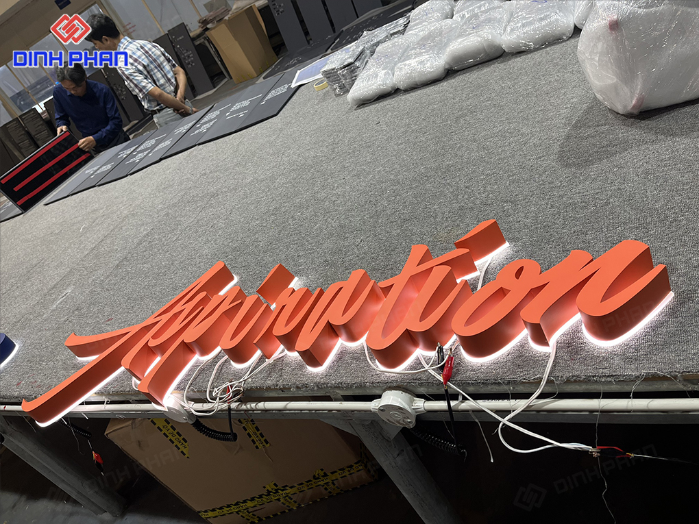 Bảng hiệu chữ inox sơn màu 