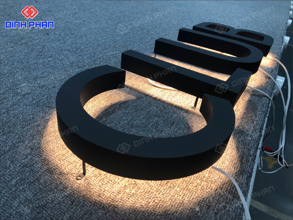 Chữ inox sơn sáng chân 