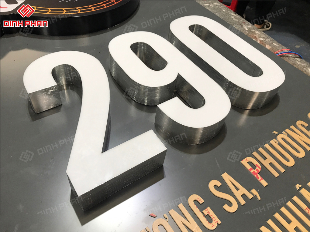 Gia công chữ số nhôm mặt mica 