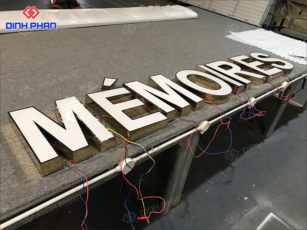 Bảng hiệu cửa hàng