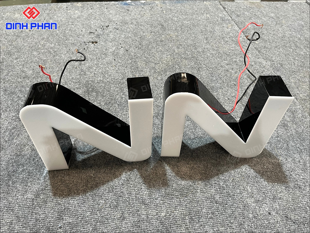Chữ nhôm mặt mica sáng đèn