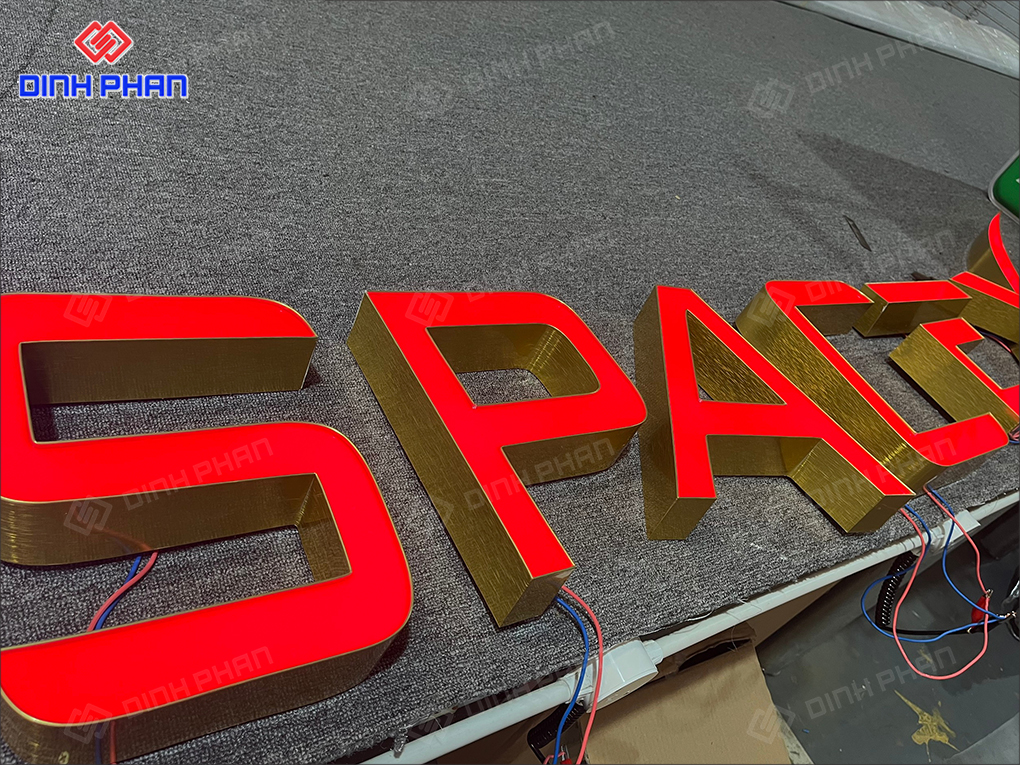 Chữ nhôm hông nhôm mặt mica