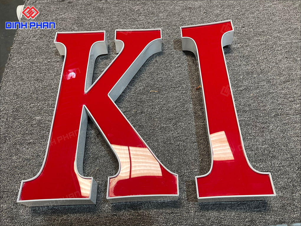 Chữ nhôm mặt mica màu