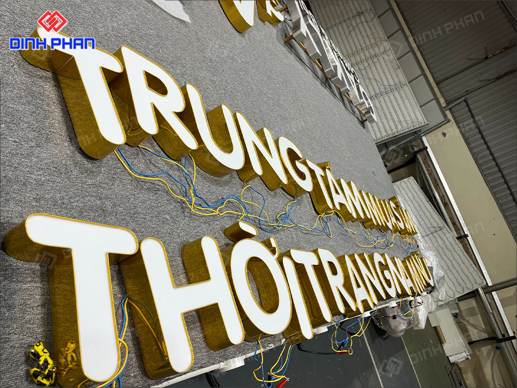 Bảng hiệu trung tâm thương mại