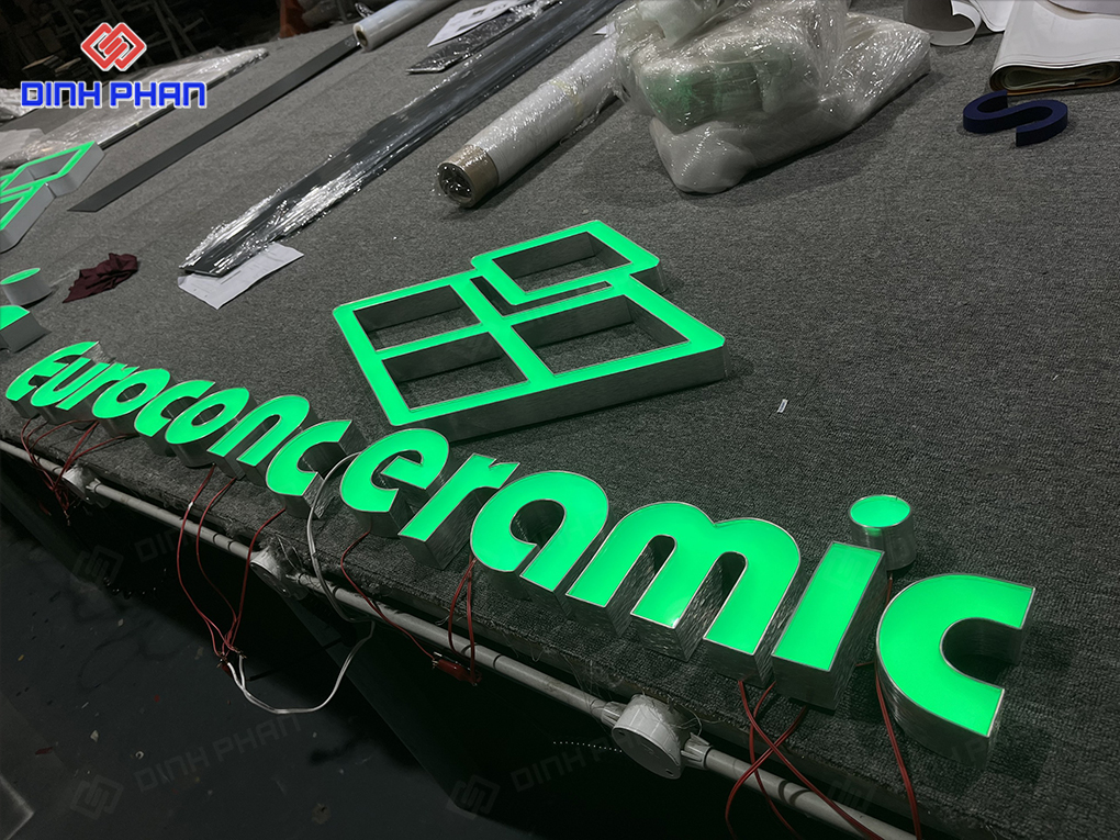 Bảng hiệu công ty