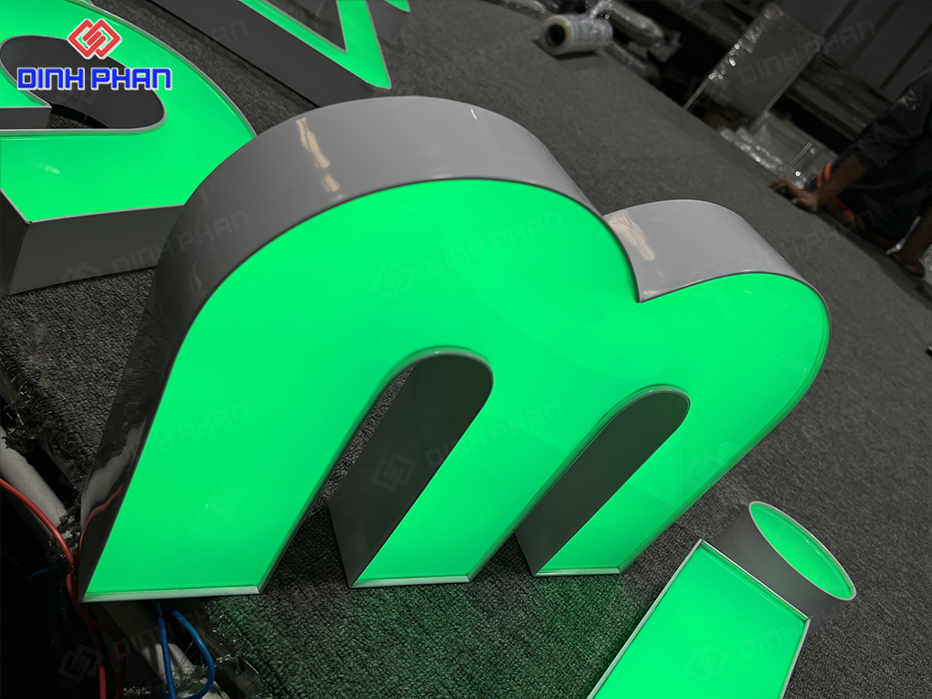 Chữ nhôm mặt mica sáng đèn 