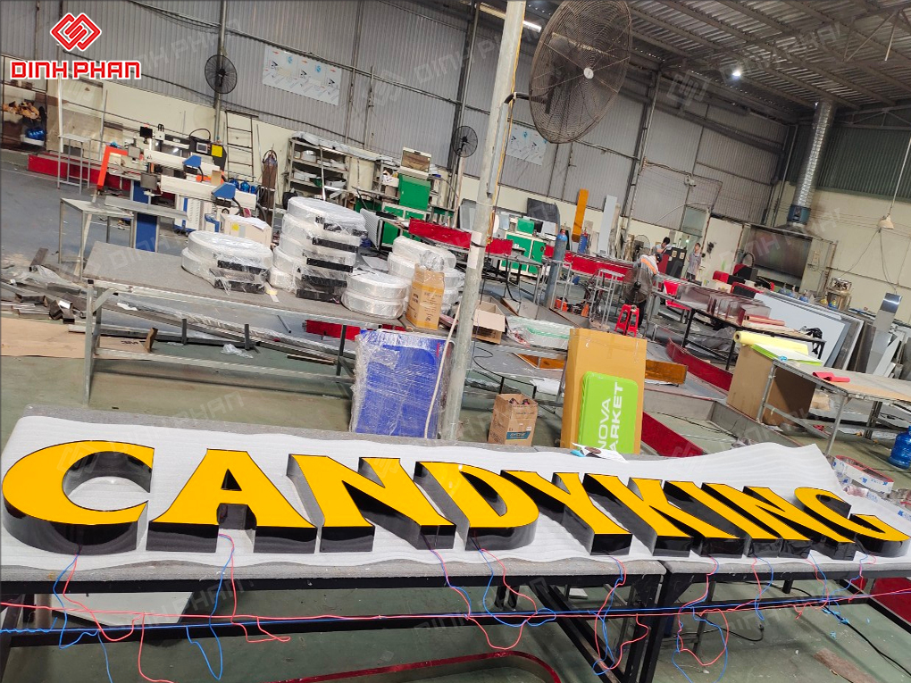 Bảng hiệu cửa hàng bánh kẹo 