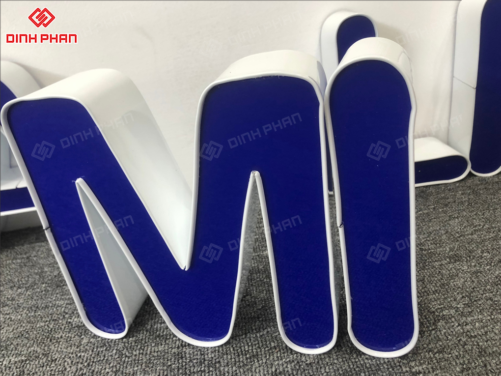 Chữ nhôm trong bảng hiệu Vinamilk 