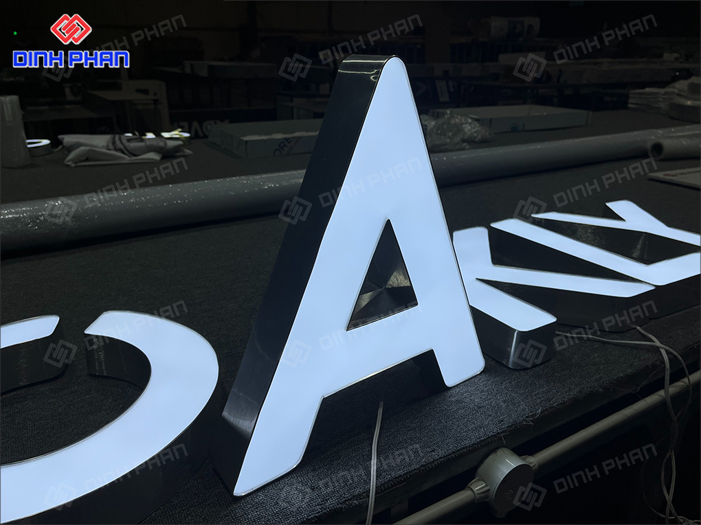 Chữ nhôm mặt mica sáng đèn 