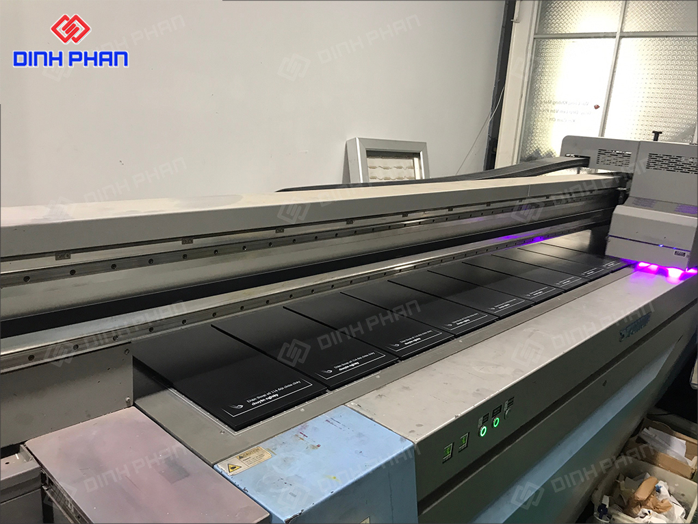 Máy in UV phẳng