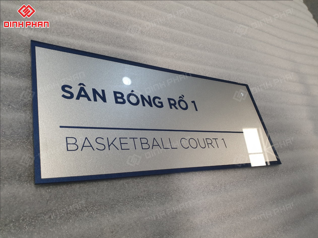 Bảng tên alu in UV phủ bóng