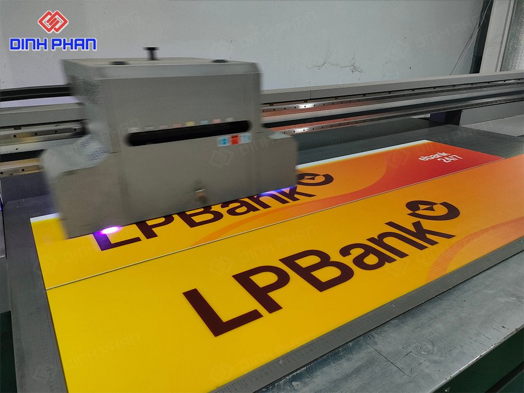Bảng hiệu của LP Bank