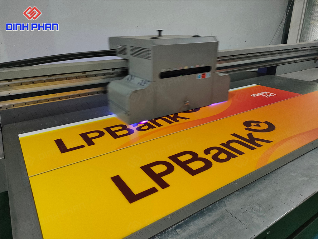 Bảng hiệu ngân hàng