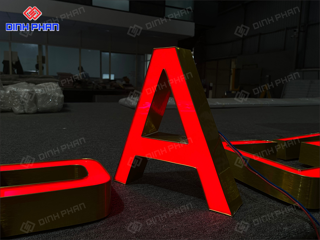 Chữ nhôm mặt mica sáng đèn
