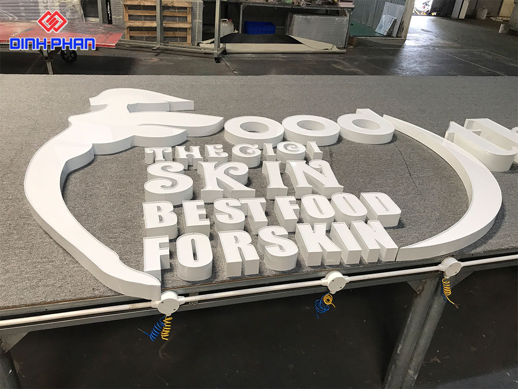 Bảng hiệu nhà hàng