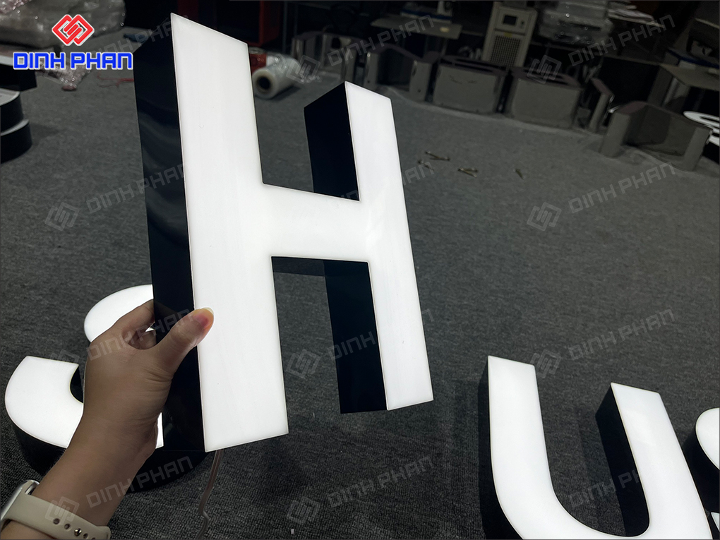 Làm chữ nhôm Nha Trang bền đẹp, hiện tại Chữ nhôm mặt mica