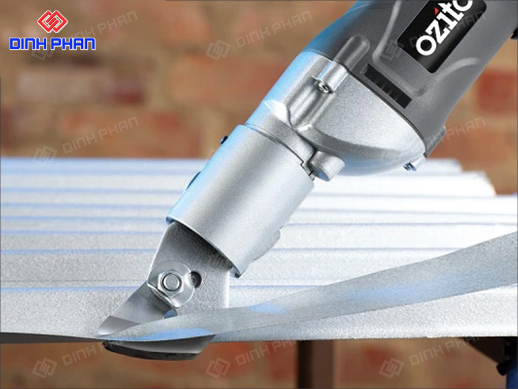 Cắt tole bằng máy cơ 