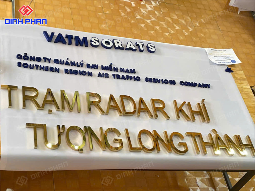 Bảng hiệu sân bay Long Thành