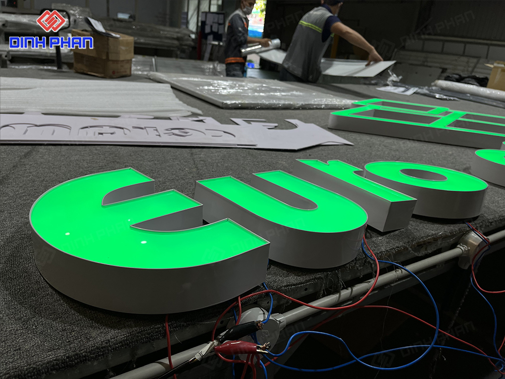 Bộ chữ nhôm mặt mica sáng mặt 