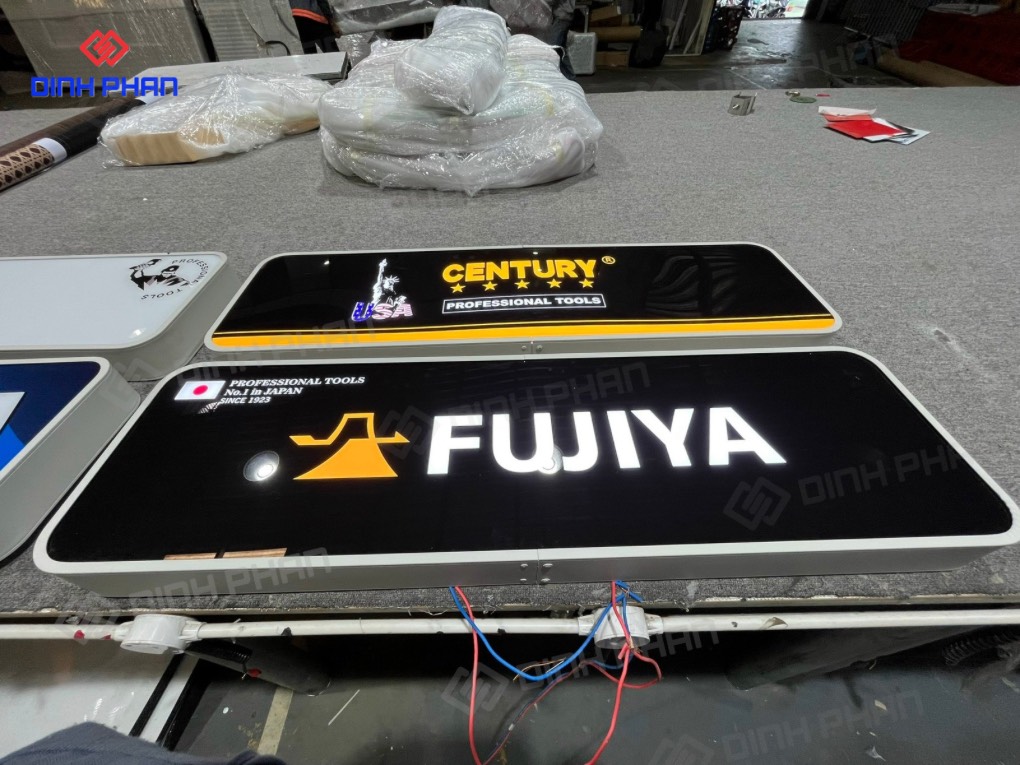 Hộp đèn mặt mica 