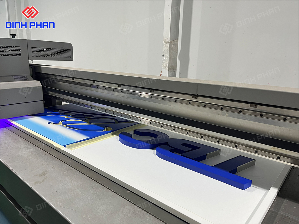 In UV phẳng mặt chữ nổi 
