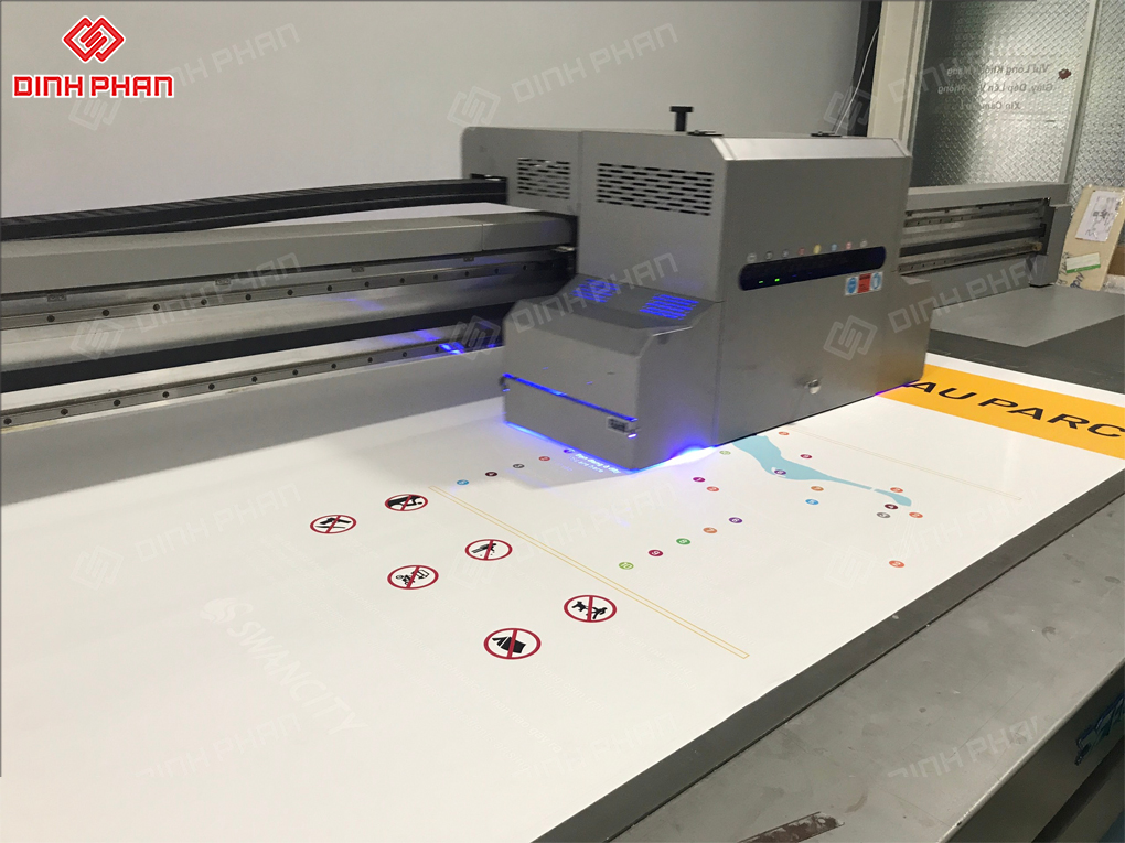 In UV phẳng trên máy 