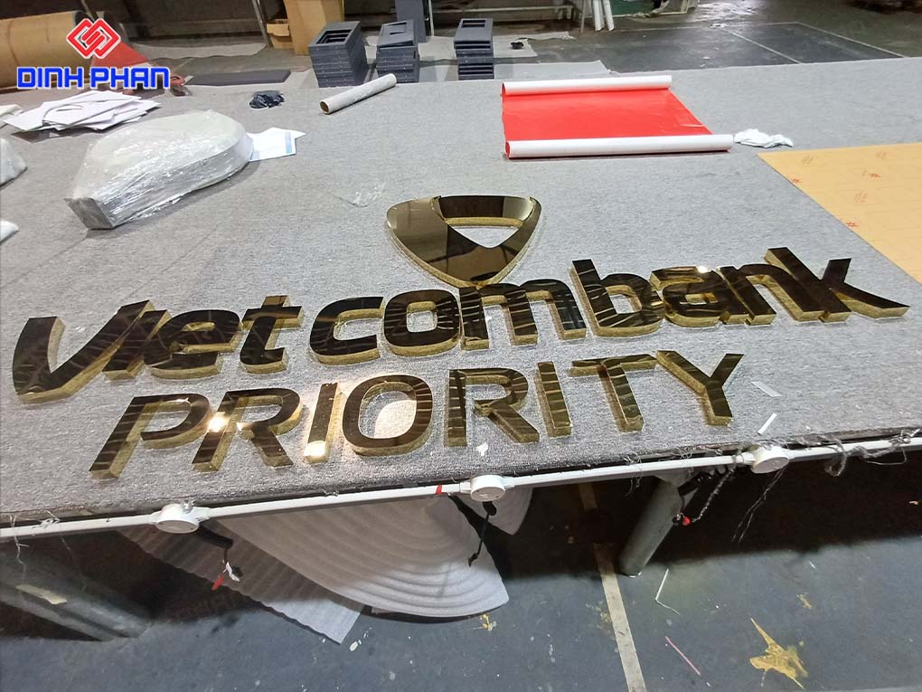 Bảng hiệu ngân hàng Vietcombank