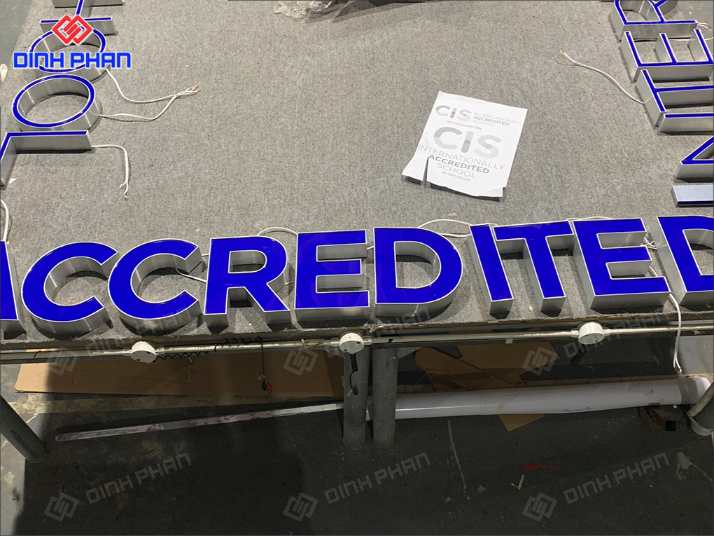 Bảng hiệu công ty 