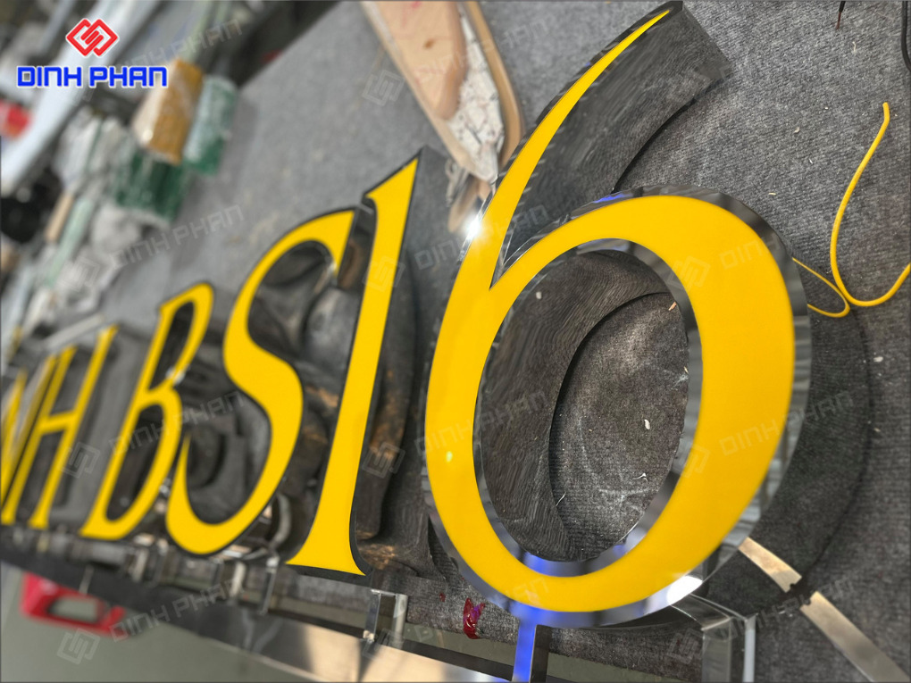 Bộ chữ ở sảnh tại khách sạn