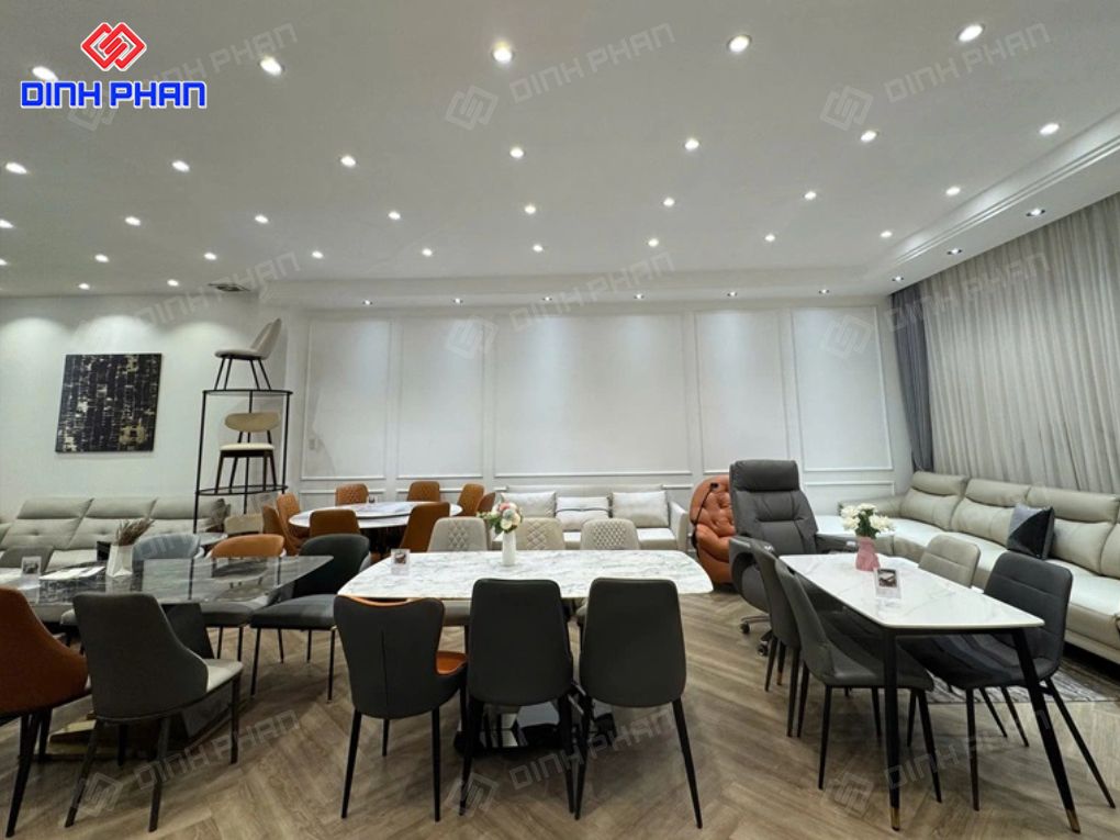 Thi công showroom BMT