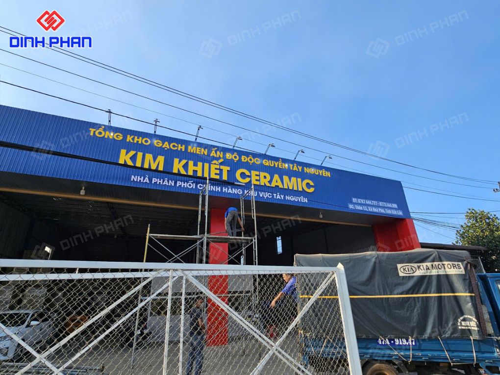 Làm bảng hiệu quảng cáo BMT